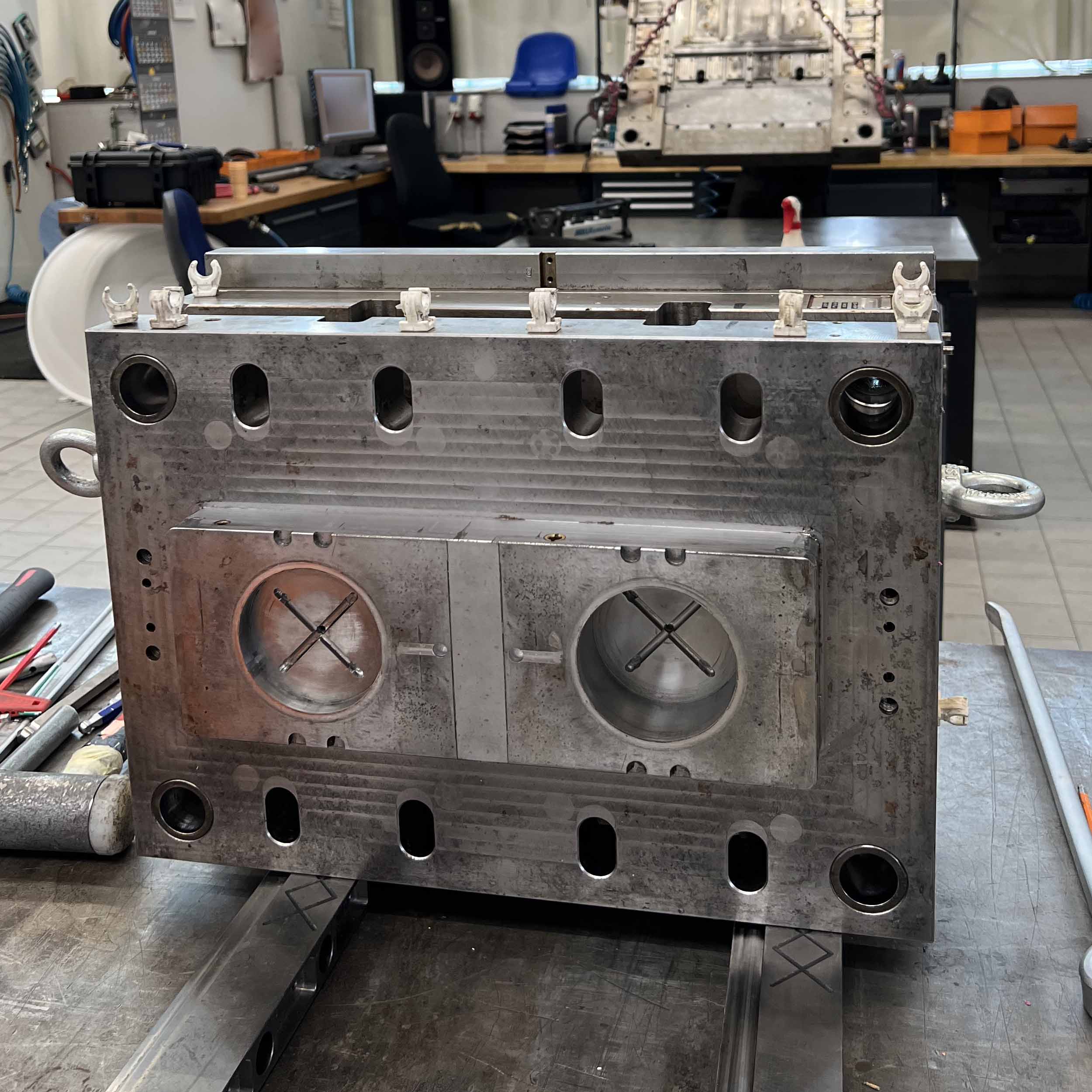 Kunststoffspritzgus Werkzeug Kunststoffspritzgus Werkzeug dreckig