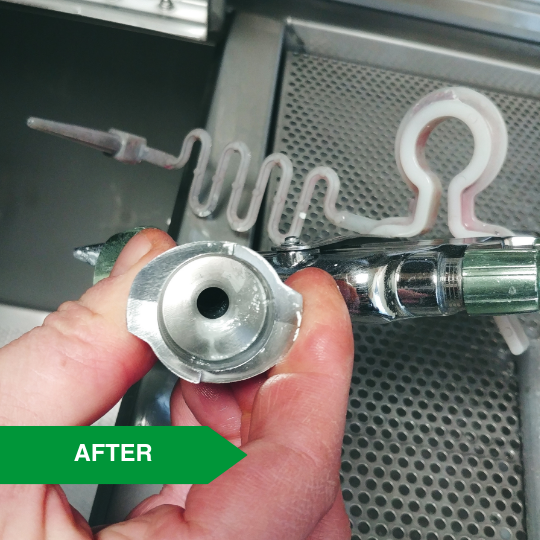 Paint gun - Automatic cleaning of a paint gun